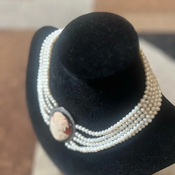 Freshwater pearls Cameo Necklace - Picture 5 of 12